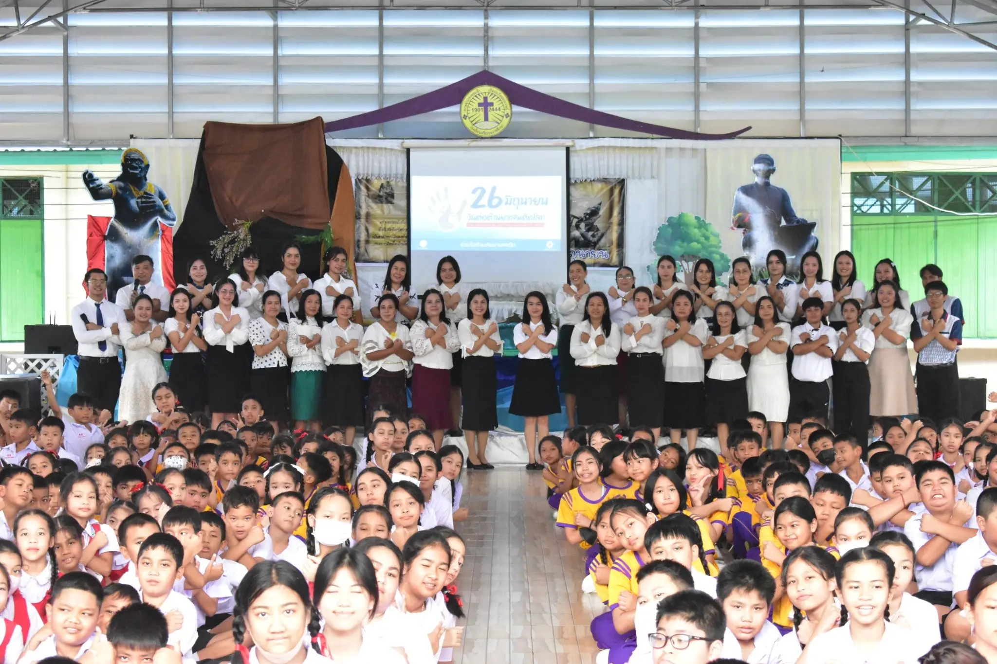 Read more about the article โรงเรียนศรีธรรมราชศึกษา แผนกประถมศึกษา ร่วมกิจกรรมวันต่อต้านยาเสพติดโลก ประจำปี 2568