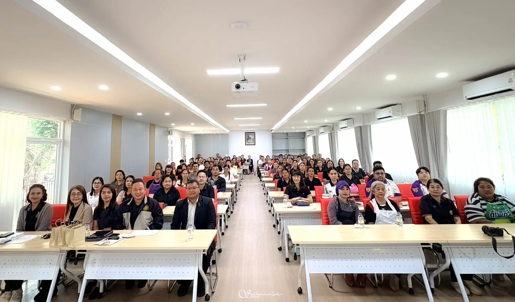 Read more about the article <strong>โรงเรียนศรีธรรมราชศึกษา จัดอบรมการจัดการสิ่งแวดล้อมในโรงเรียน</strong><strong></strong>